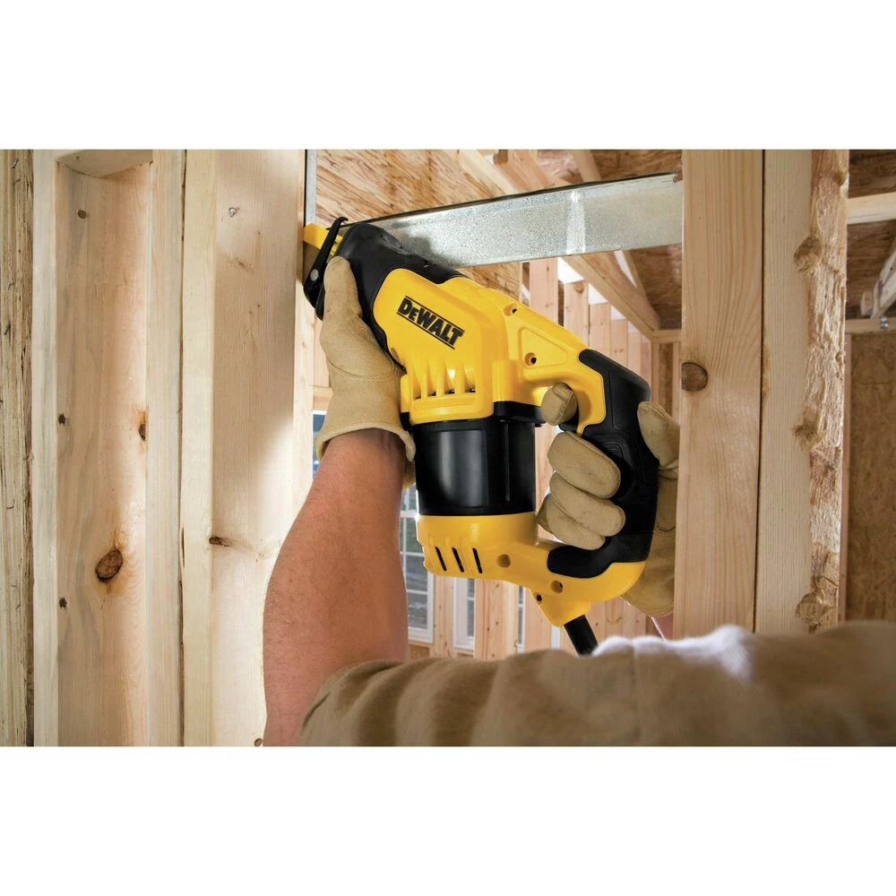 Dewalt DWE357 1-1/8 In. 12 Amp Reciprocating Saw Kit - Image 7