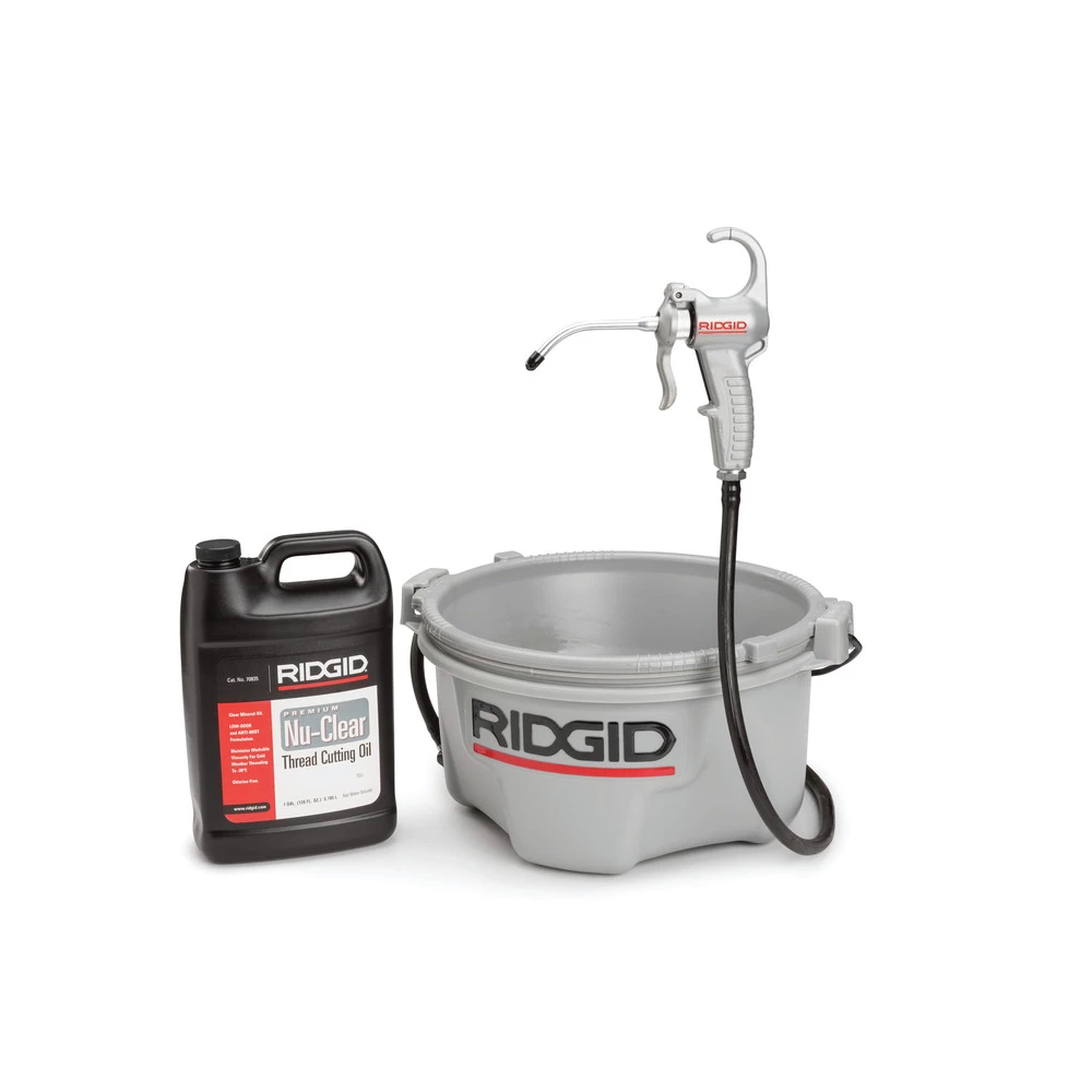 Ridgid 418 Handheld Oiler With 1 Gal. Premium Thread Cutting Oil